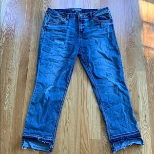 Super cute jeans with distressed look